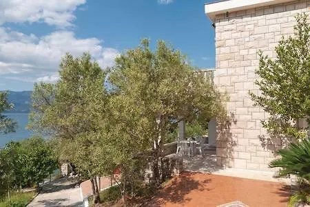 Διαμέρισμα Viktor 1 *